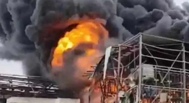 ইসরায়েলের কারখানায় ইরানের হামলা, বিপজ্জনক রাসায়নিক ছড়িয়ে পড়ার আশঙ্কা